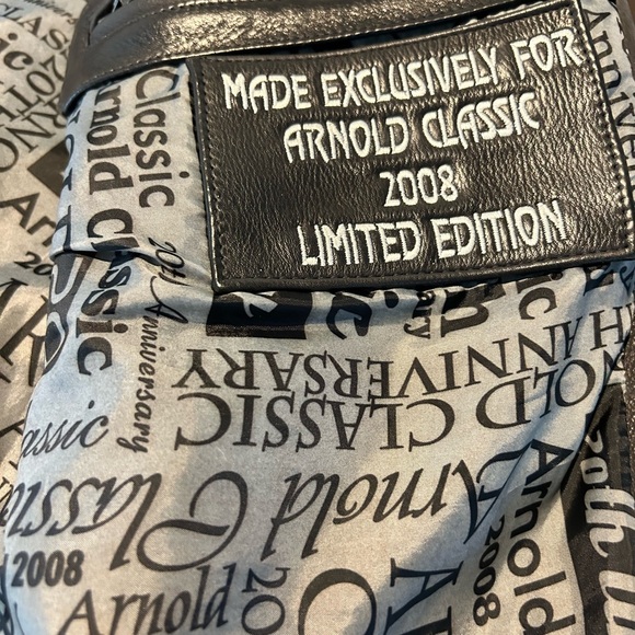 Arnold Classic Limited Edition leather jacket by Tony Nowak. 20th anniversary - Picture 4 of 7